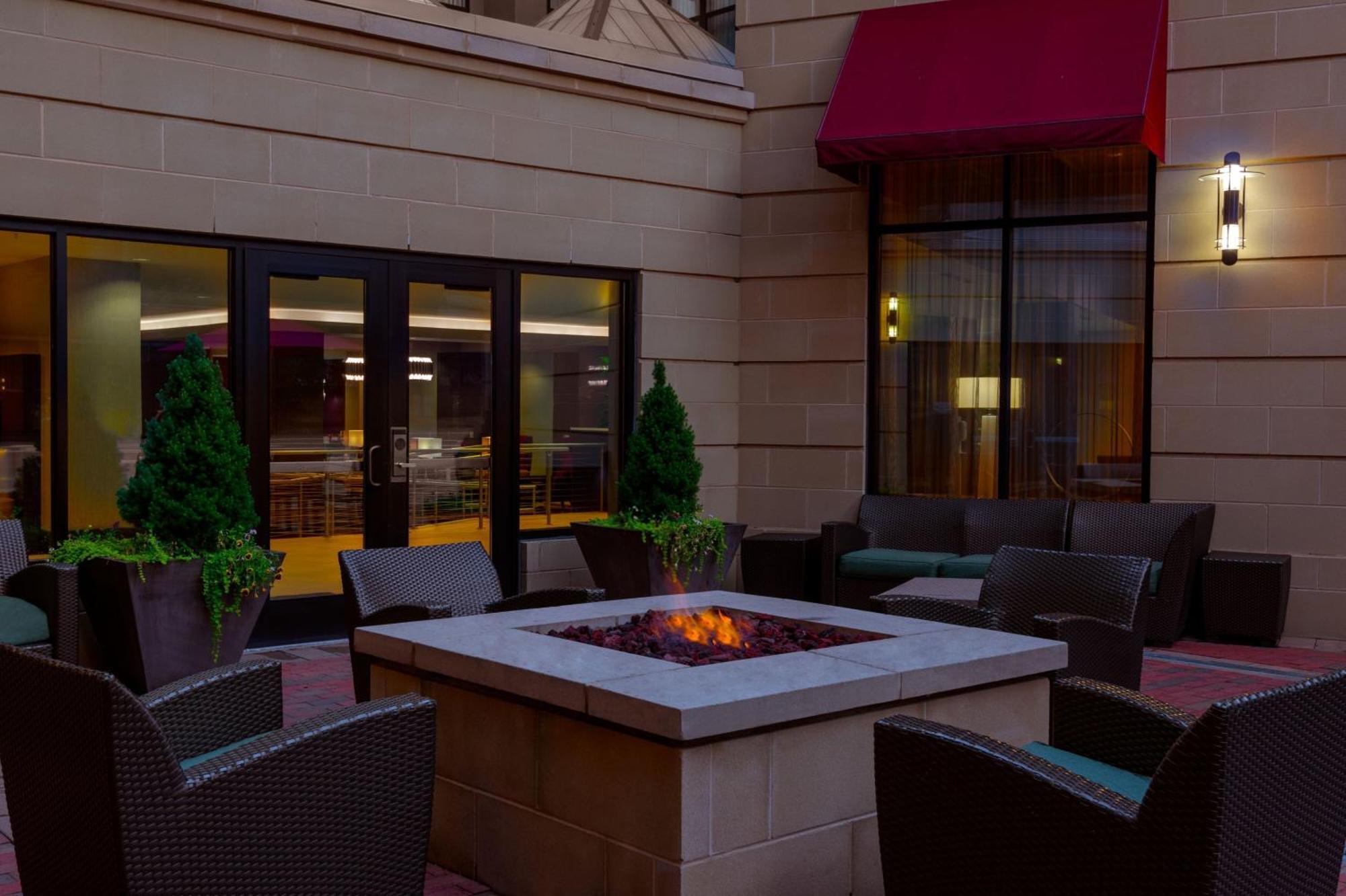 Residence Inn By Marriott Charlottesville Downtown מראה חיצוני תמונה