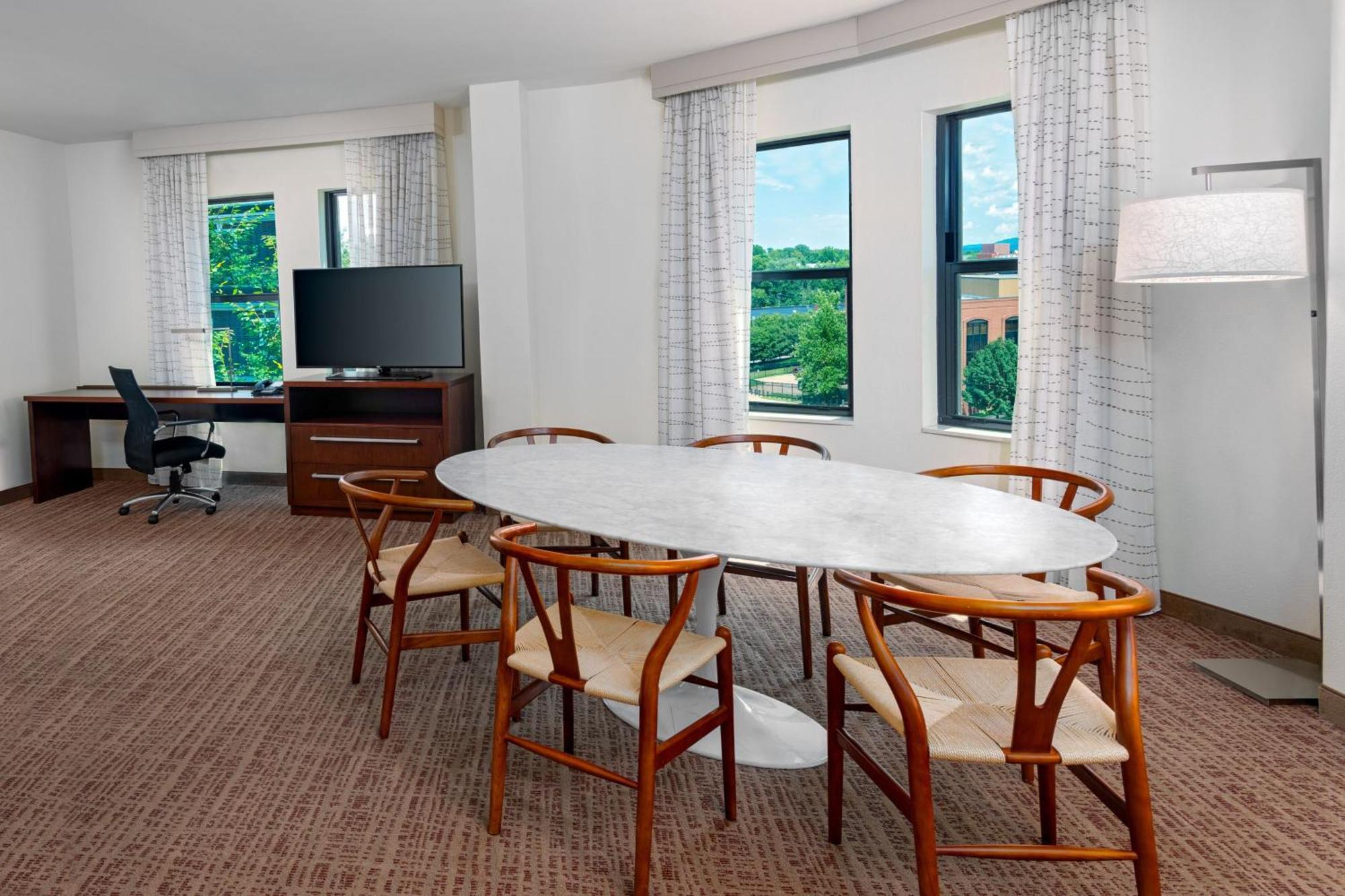 Residence Inn By Marriott Charlottesville Downtown מראה חיצוני תמונה