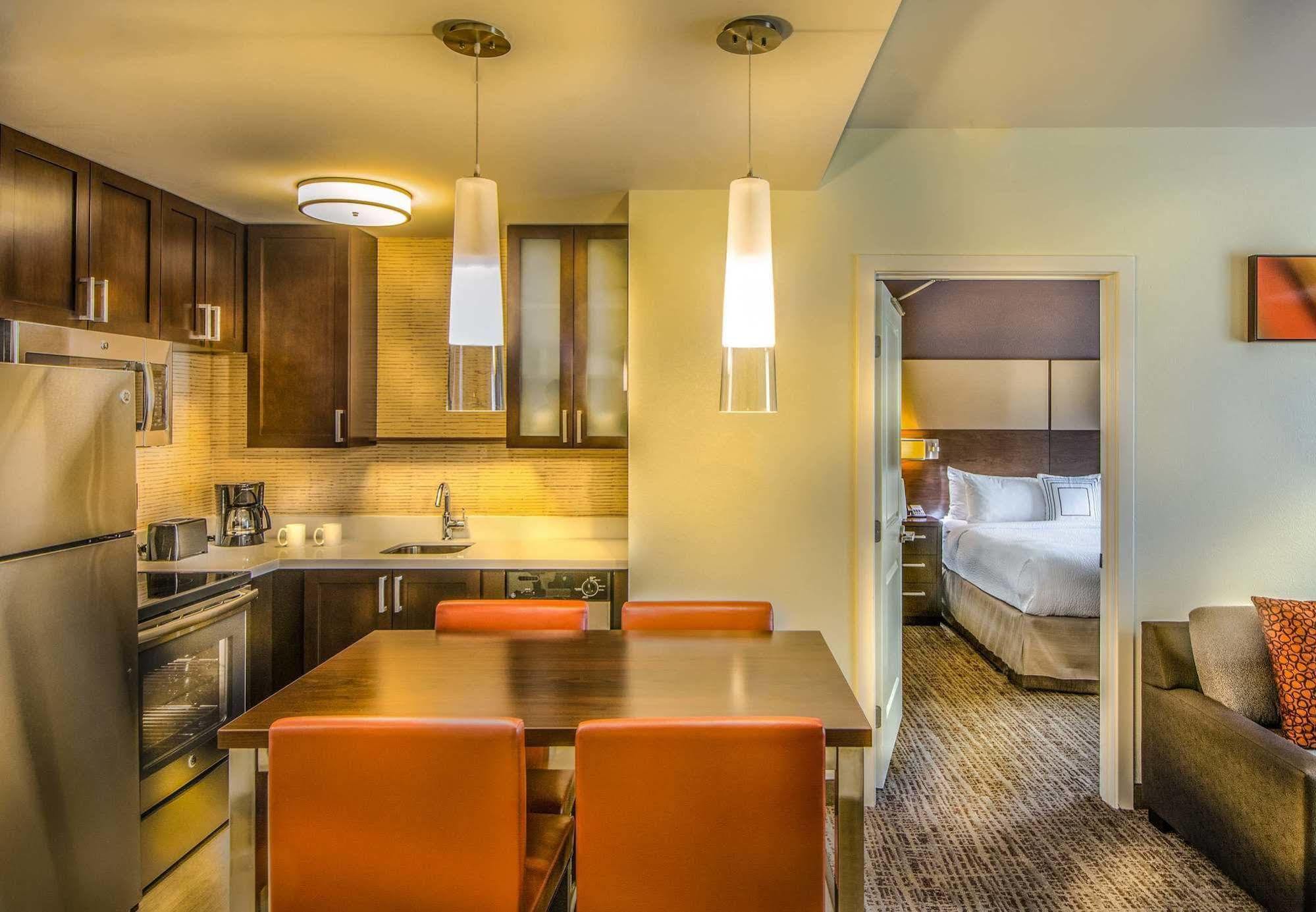 Residence Inn By Marriott Charlottesville Downtown מראה חיצוני תמונה